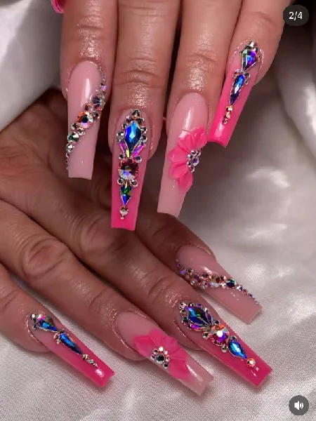 VIN NAIL BAR
